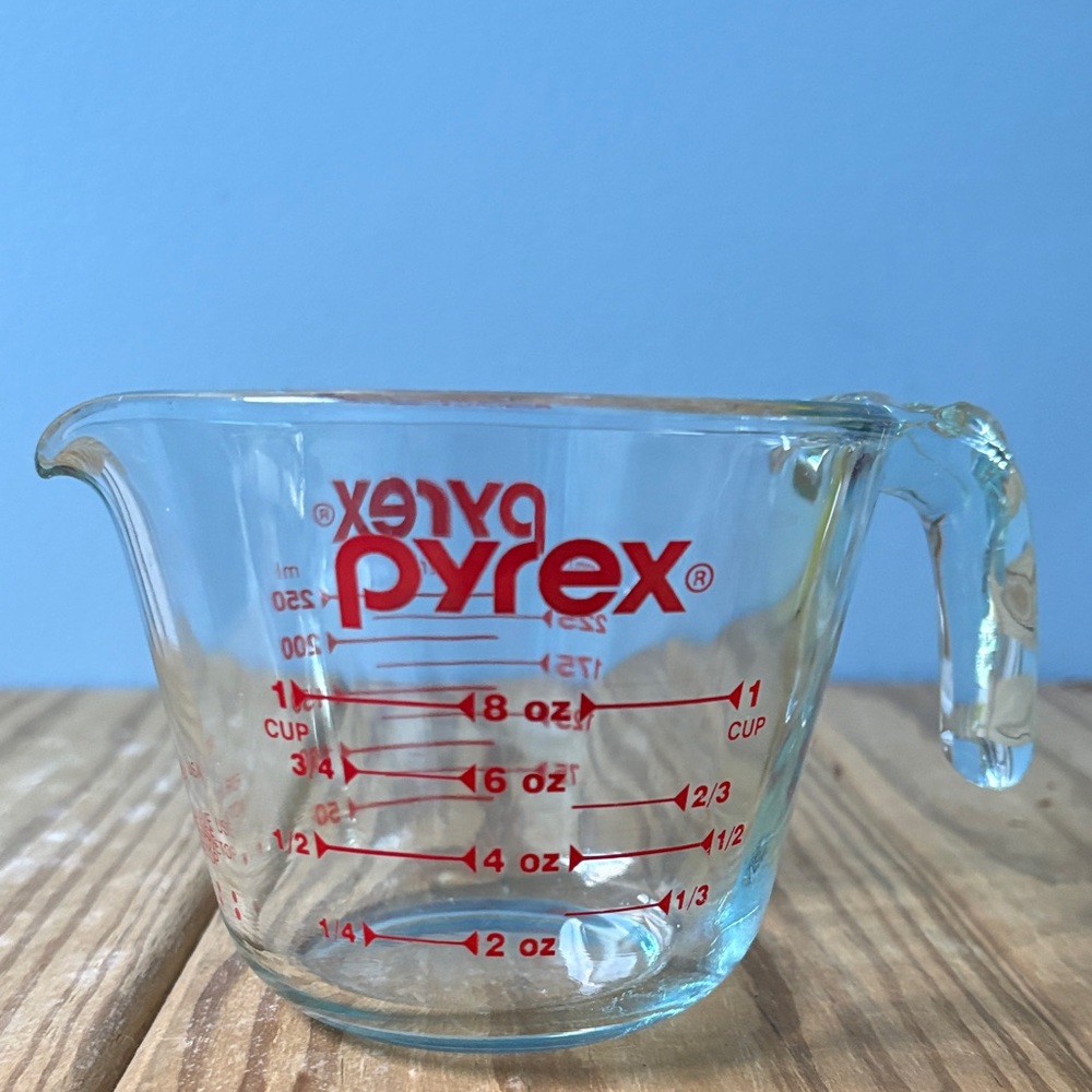 Vintage Pyrex 1 Cup 8 Oz Glass Red Lettering Measuring Kitchen Collectible Cup !